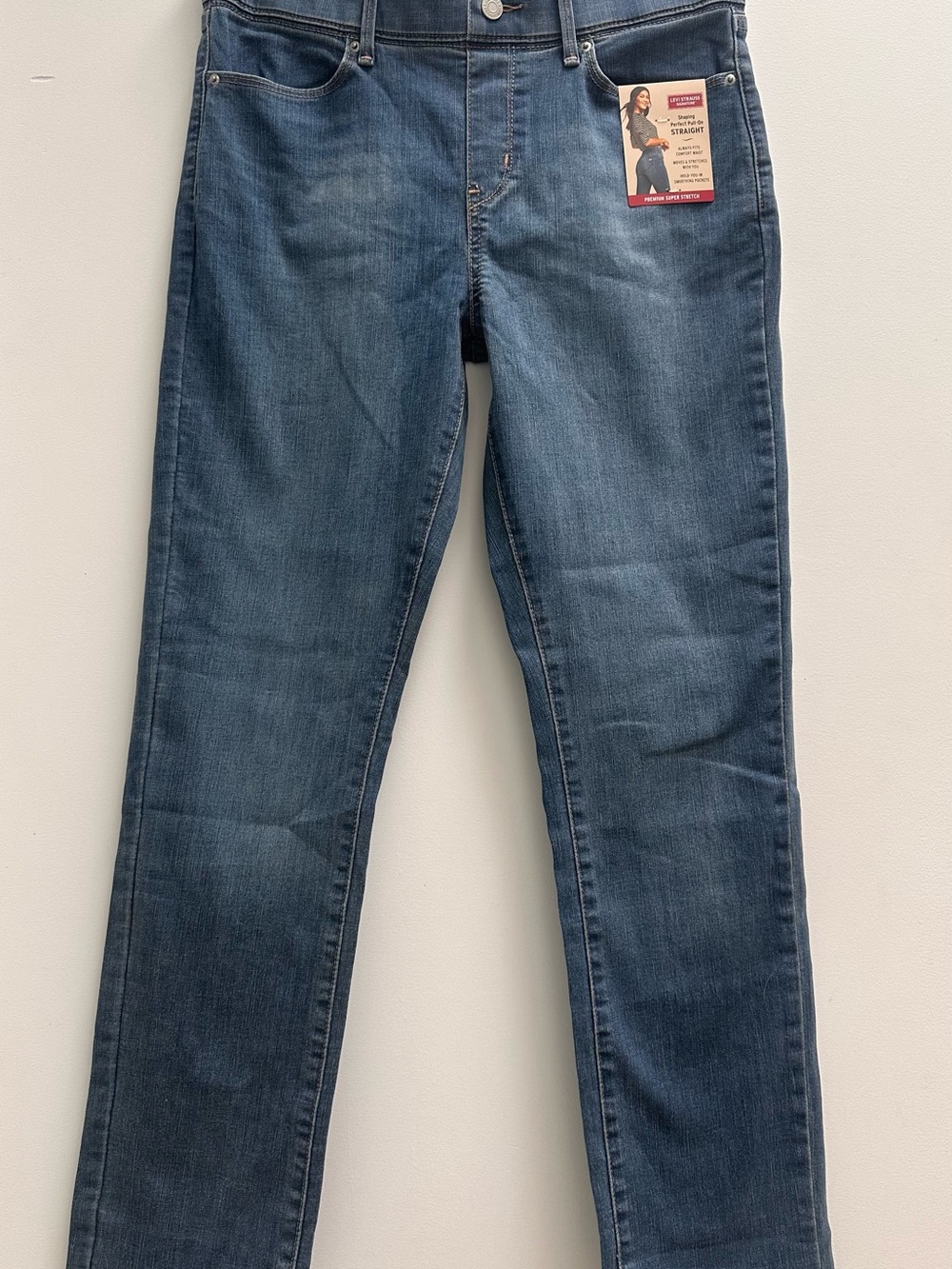 Levi's Women’s Slim Straight Jeans - Medium Blue Wash